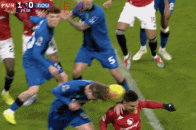 曼联被黑了!英超盲僧上线:无视对手4次禁区手球 锁喉也不出红牌 曼联被黑了!英超盲僧上线:无视对手4次禁区手球 锁喉也不出红牌